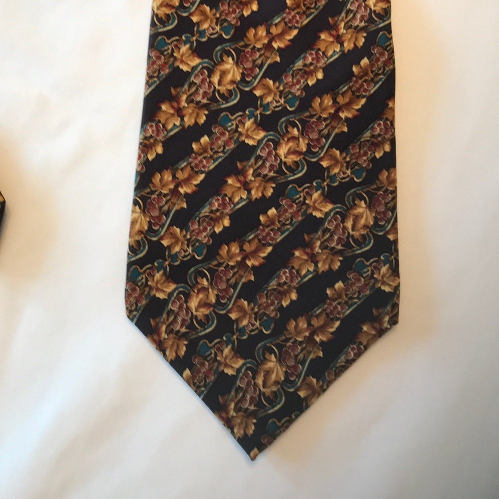Metropolitan Museum of Art tie